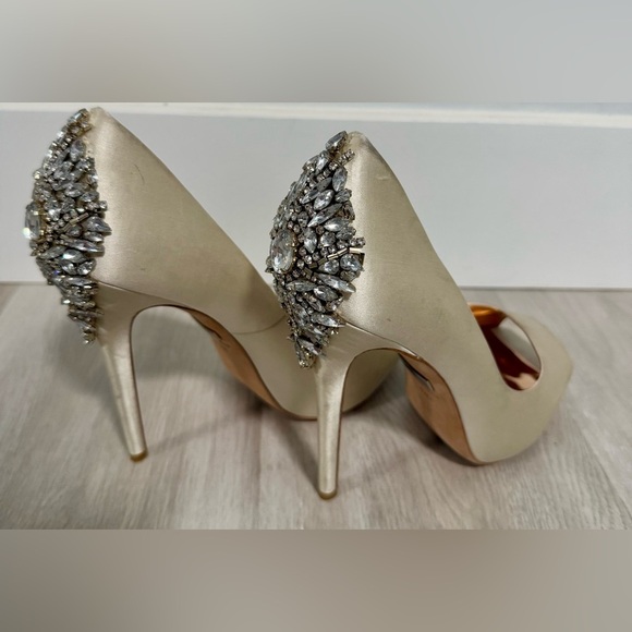 Badgley Mischka Peep Toe Heels, Size 8 1/2, Color Latte Satin - Picture 9 of 15